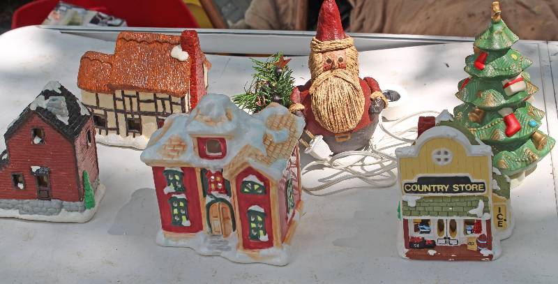 lot 8890 image: Christmas Figurines