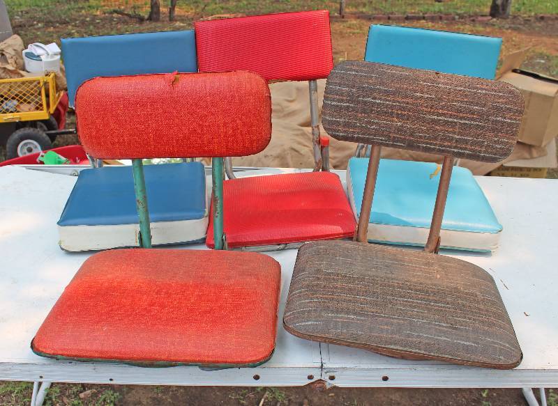 lot 8895 image: Lot of 5 Stadium Seats
