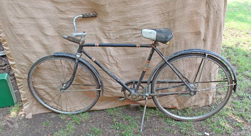 lot 8898 image: Schwinn Bicycle