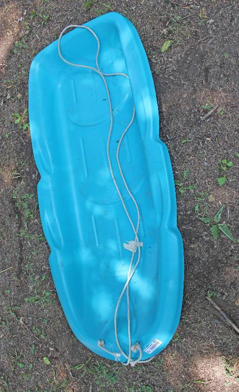 lot 8906 image: Blue Plastic Sled