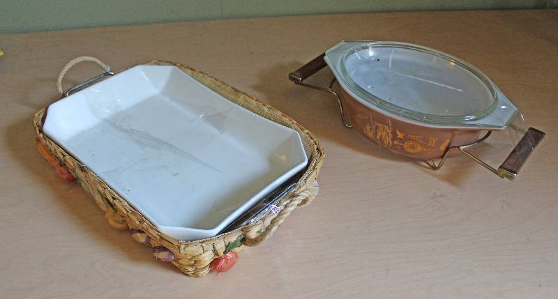 lot 8520 image: Lot of Cookware