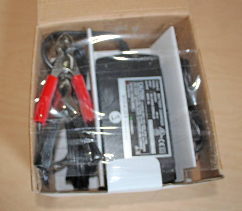 lot 8531 image: Japlar 24V Two Amp Battery Charger