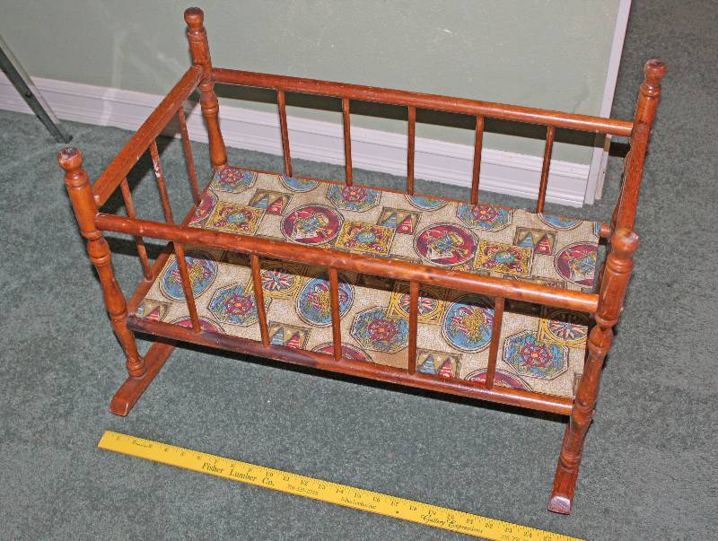 lot 8544 image: Wooden Doll Cradle