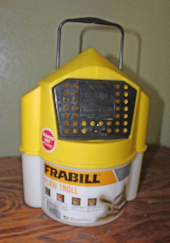 lot 8550 image: FRABILL Flow Troll Minnow Bucket