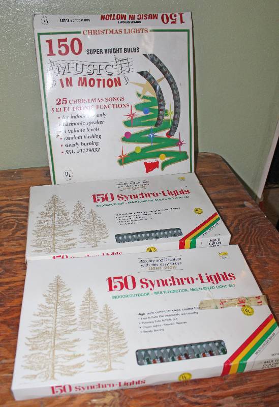lot 8554 image: 3 sets of synchronized Christmas Lighting