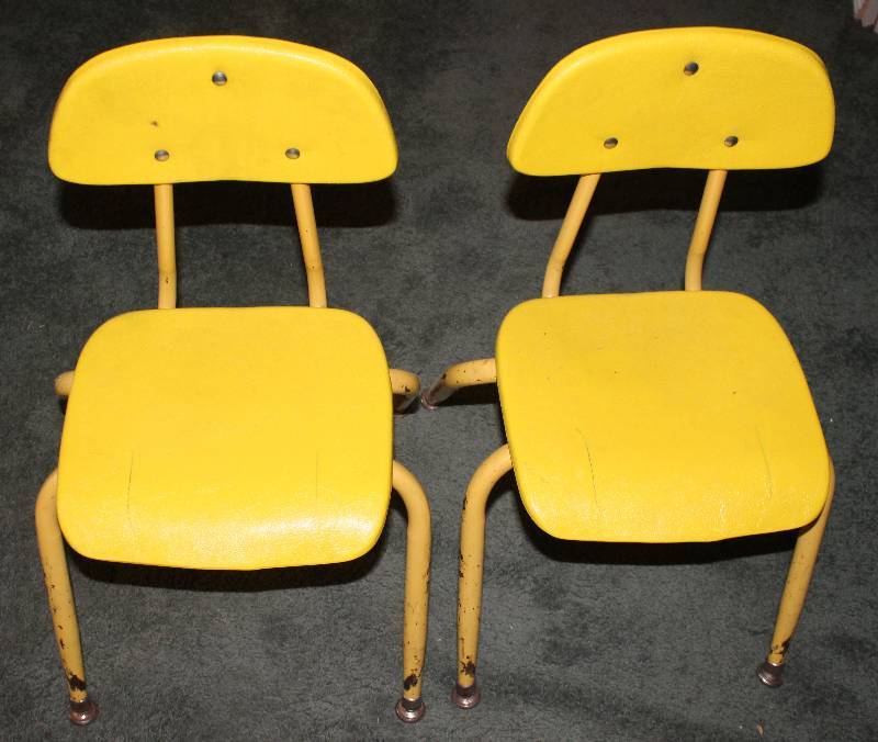 lot 8559 image: Two Youth Chairs - Plastic has a few cracks - see pics