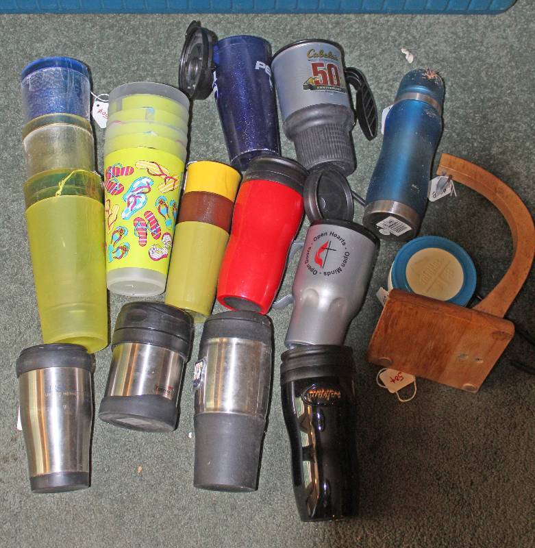 lot 8587 image: Lot of Plastic Cups, Travel Mugs and Banana Holder