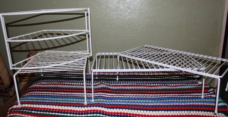 lot 8593 image: Lot of 4 Cabinet Organizer Racks - Coated Metal