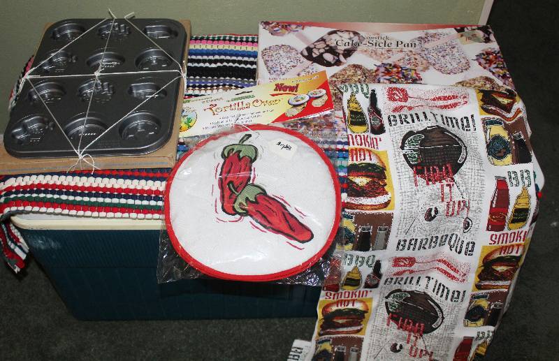 lot 8594 image: Assorted Cookware, Baking ware and BBQ Apron - Get Grillin