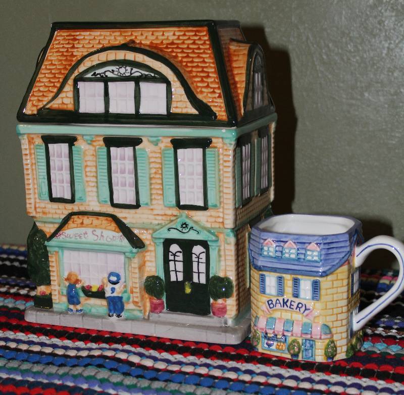 lot 8595 image: Cookie Jar and Tea Cup - Bakery Theme - Sweet