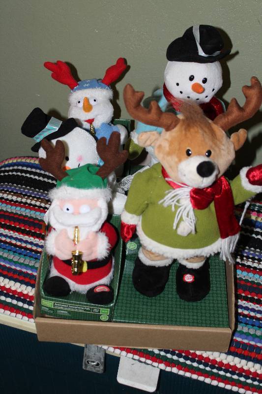 lot 8596 image: Lot of 5 Animated Holiday Dcor