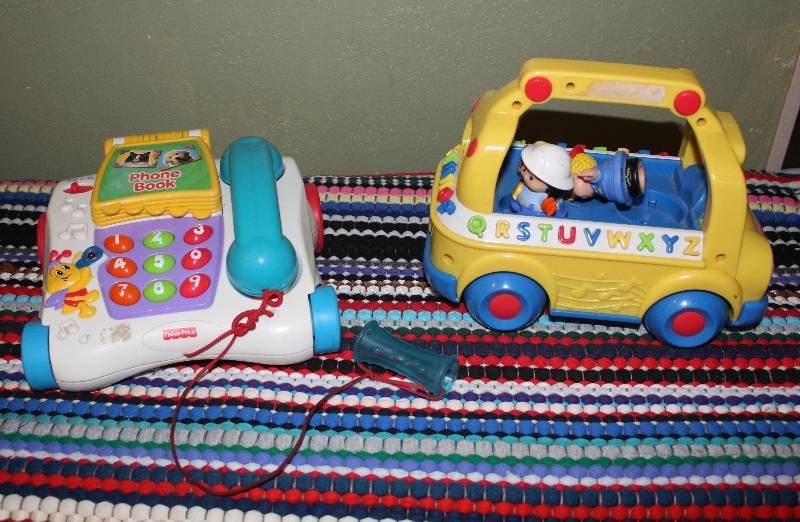 lot 8597 image: Lot of 2 Kids Toys - Phone and School Bus - cute