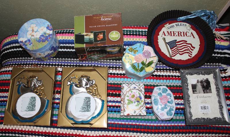 lot 8599 image: Lot of Assorted Home Dcor - America, Angels, Floral, Picture Frames - Photo Coasters and more - NICE