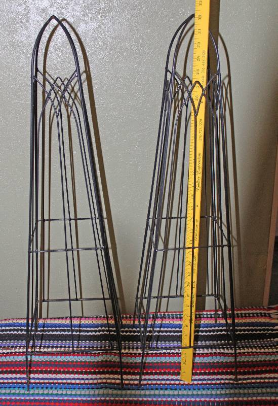 lot 8603 image: Lot of 2 Small Metal Trellises