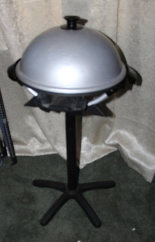 lot 8612 image: Stand Up Electric Grill w Pedestal (or use on table top)
