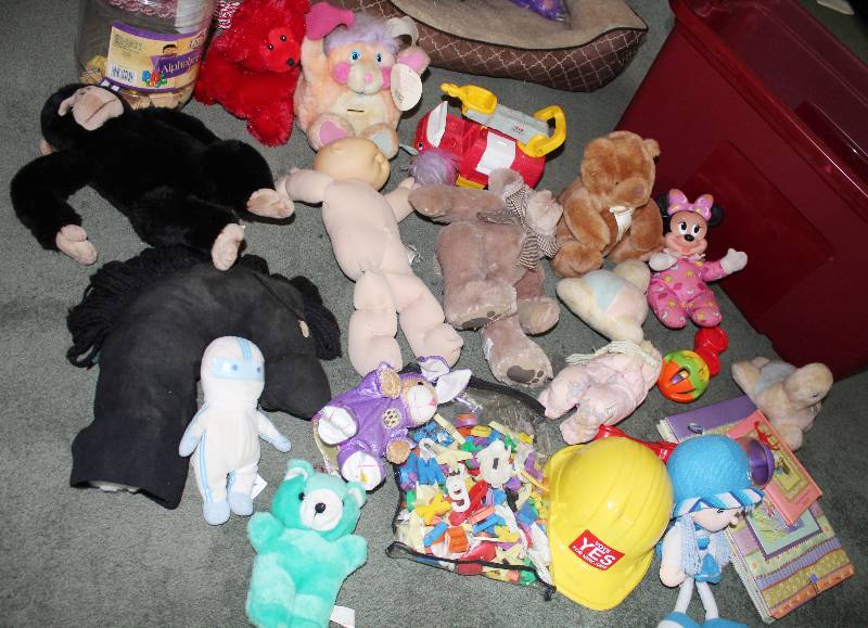 lot 8619 image: Lot of Assorted Toys - Includes Red Tub - Fun