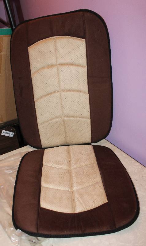 lot 8626 image: Brown and Tan Seat Cover - Great for Home or Auto Use