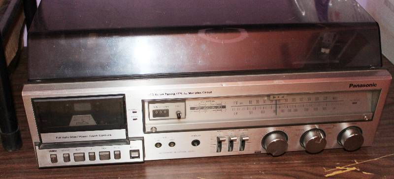 lot 8627 image: Panasonic Stereo with Turn Table and Cassette Deck - No Speakers