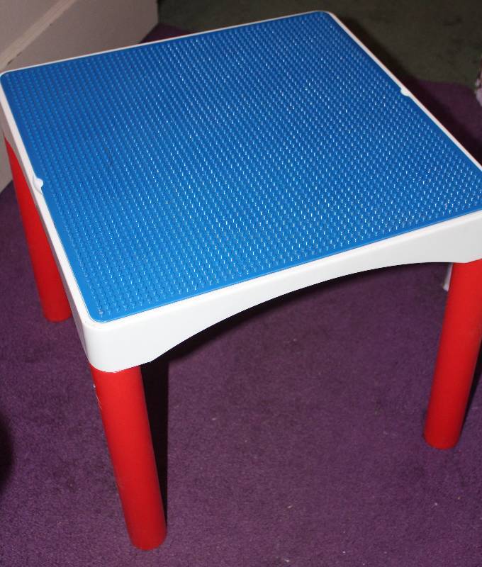 lot 8635 image: Lego Assembly Table - See Pictures for Details