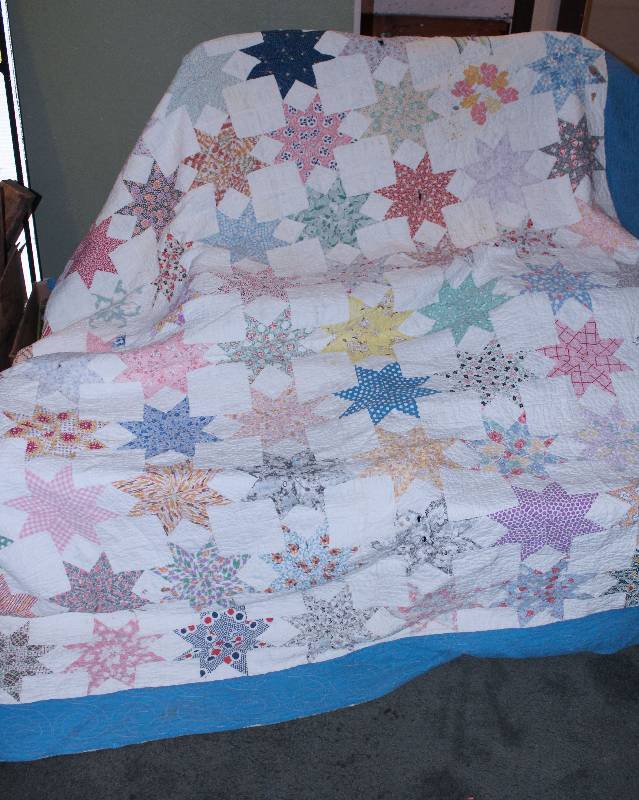 lot 8647 image: Beautiful Quilt - Has Two Tears in It - Great for Craft Item Use