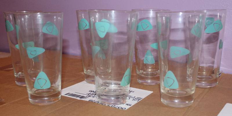 lot 8651 image: 7 Vintage Beverage Glasses - Very Cool