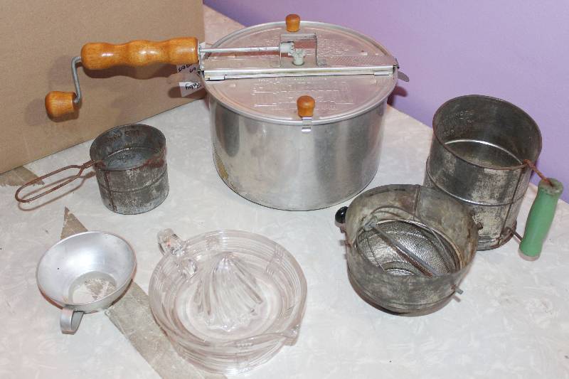 lot 8660 image: Assorted Vintage Cookware - Awesome