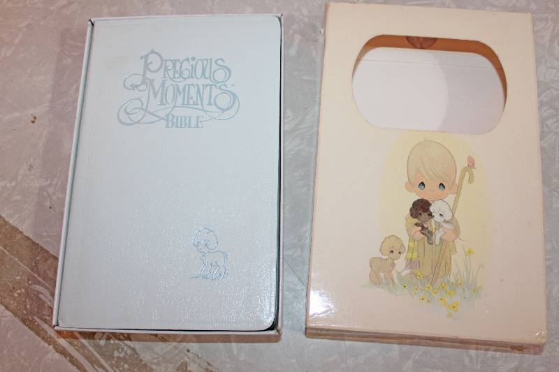 lot 8661 image: Precious Moments Bible - New in Box