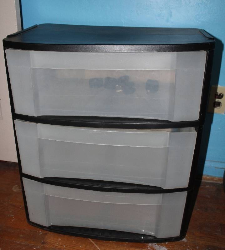 lot 8668 image: 3-Drawer Plastic Storage Chest