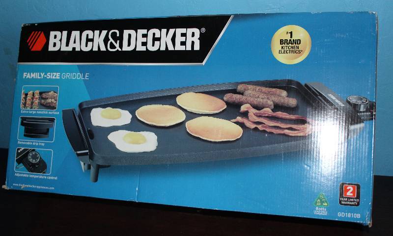 lot 8682 image: Family Sized Griddle - Black and Decker - HANDY