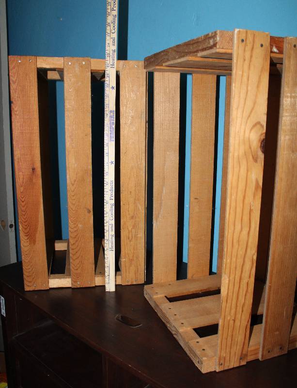 lot 8684 image: Lot of 2 Wooden Crates