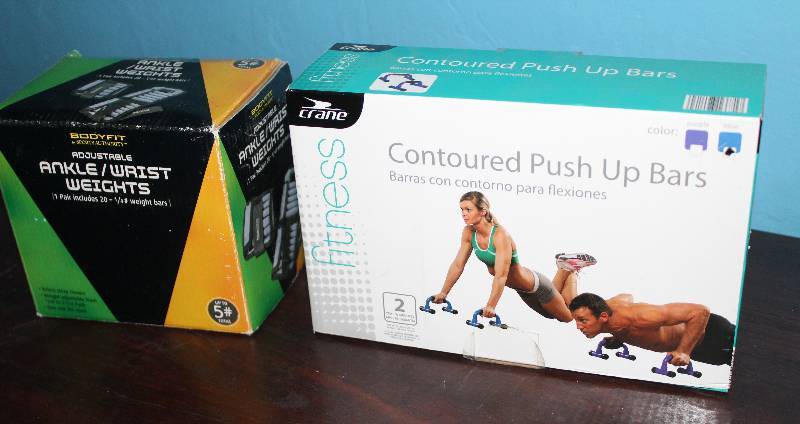 lot 8687 image: Exercise Lot - Ankle  Wrist Weights and Contoured Push Up Bars - Get in Shape