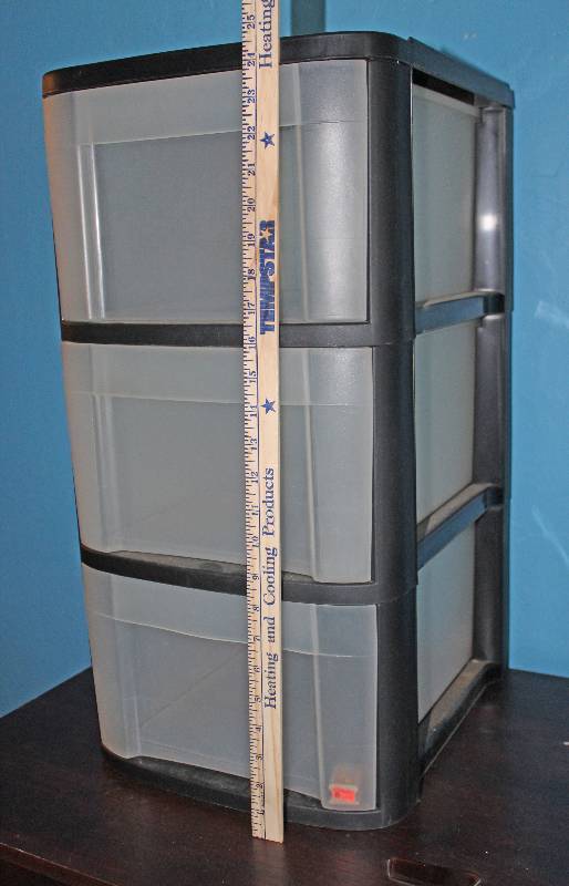 lot 8692 image: Steralite 3 Drawer Plastic Storage Chest