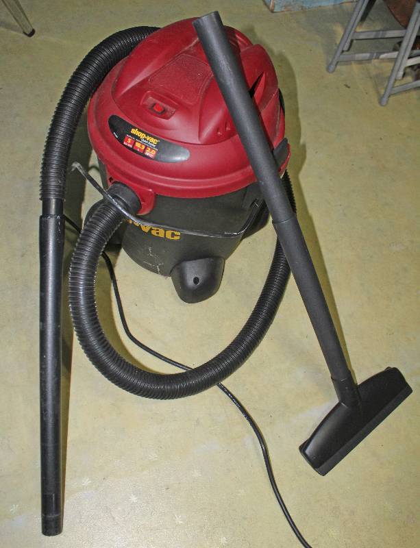lot 8694 image: Wet-Dry Shop Vac - 5 Gallon - 2 HP