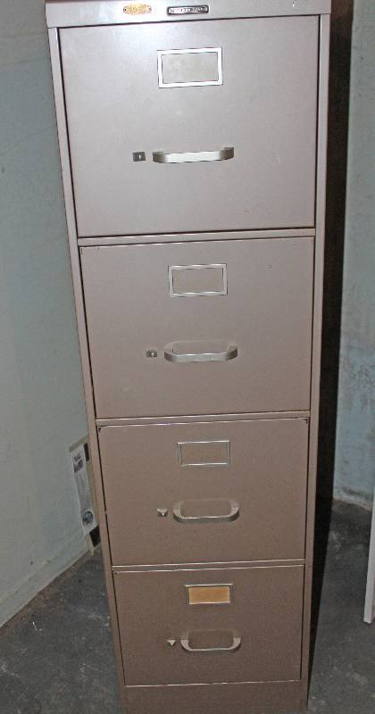 lot 8698 image: Steelcase 4 Drawer Metal File Cabinet