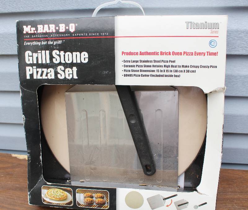 lot 8706 image: Mr. Bar B Q Grill Stone Pizza Set