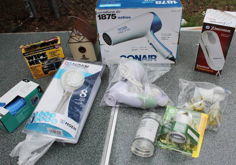 lot 8722 image: Lot of Common Houseware Items - See photos for Details