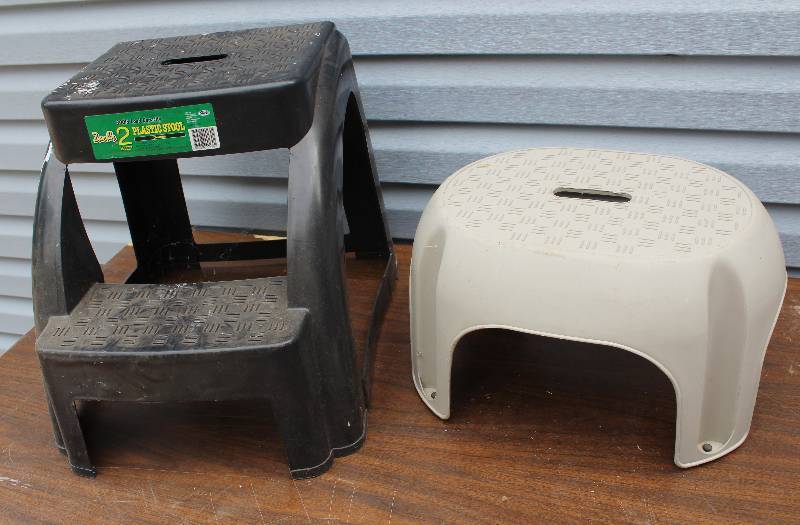 lot 8734 image: 2 Plastic Utility Steps - Great for those Things Stored in High Places