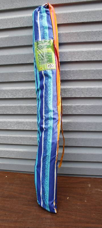 lot 8746 image: 6 Beach Umbrella - Great for those Sunny Days