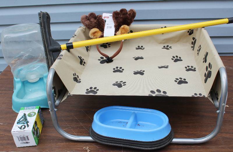lot 8753 image: Lot of Assorted Pet Items - Very Cool