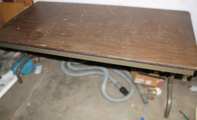 lot 8754 image: 5 Table with Adjustable Height Legs
