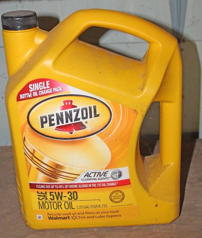 lot 8758 image: 1.25 Gallon Pennzoil  SAE 5W-30 Motor Oil