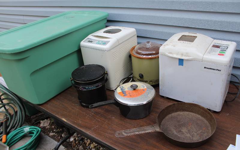 lot 8761 image: Lot of Assorted Kitchen Items - See photos for Details