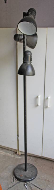 lot 8763 image: Black 3 Light Floor Lamp - Very Cool