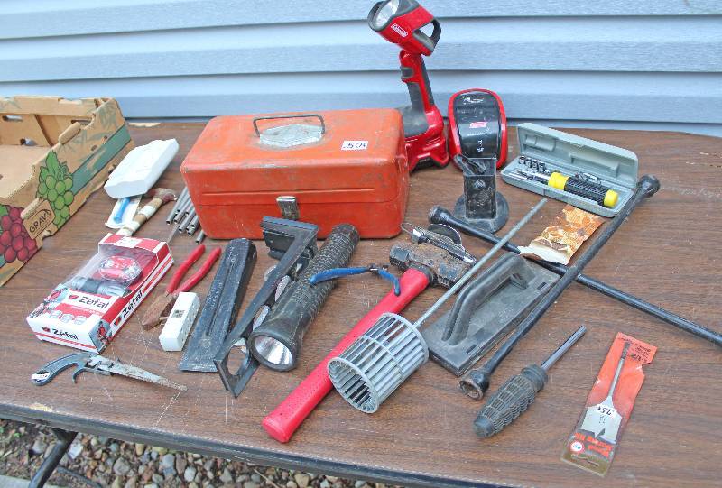 lot 8764 image: Box of Assorted Tools - Neat