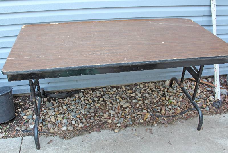 lot 8770 image: 5 Folding Table with Adjustable Height Legs