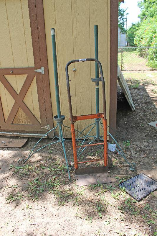 lot 8800 image: 2 Metal Stands and 2 Wheel Dolly - Dolly in Need of Repair