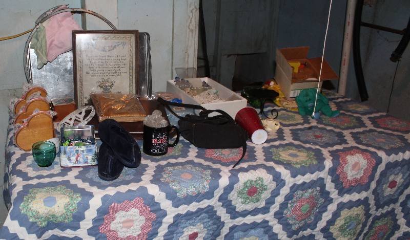lot 8781 image: Lot of Miscellaneous Loose Items in Southwest Room of Basement