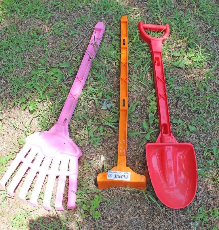 lot 8791 image: Toy Gardening Toys - Fun