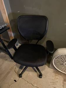lot 12 image: Adjustable computer chair, padded seat with a mesh back