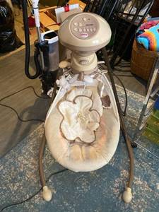 lot 13 image: Baby swing with different mode